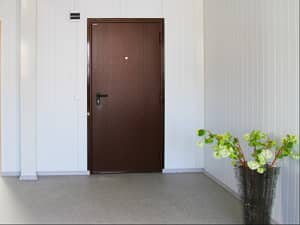 Предлагаем входные железные двери в квартиру DoorHan ЭКО 980х2050 в Усть-Каменогорске по выгодной цене